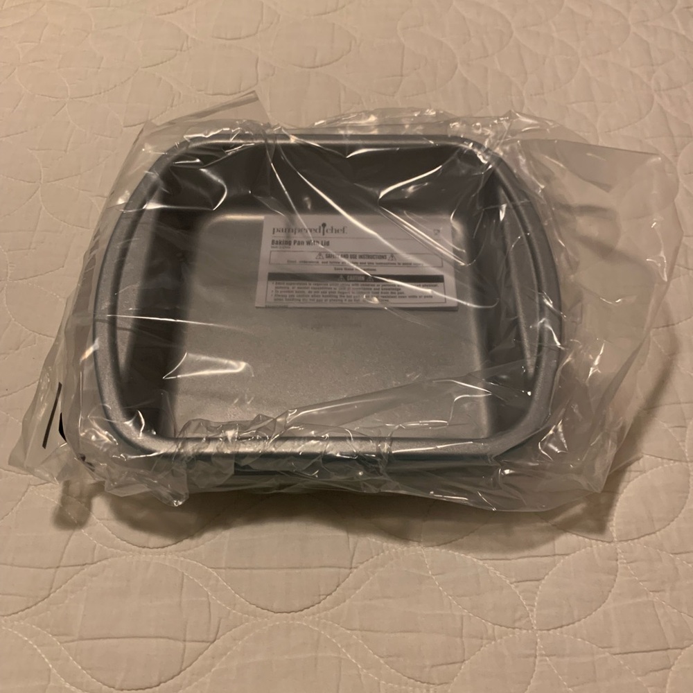 Pampered Chef Blue Baking Pan with Lid - Picture 6 of 7